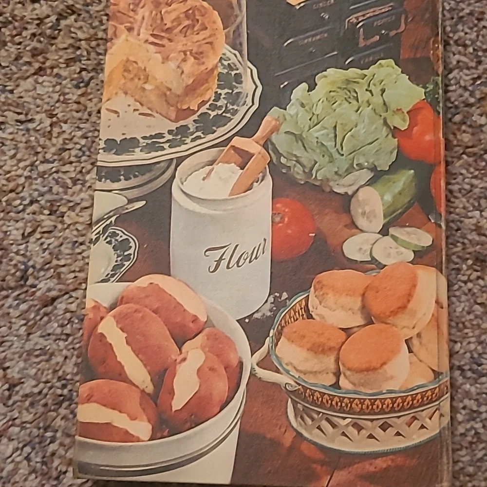 Betty Crocker Picture Cook Book with Vibrant Food Imagery